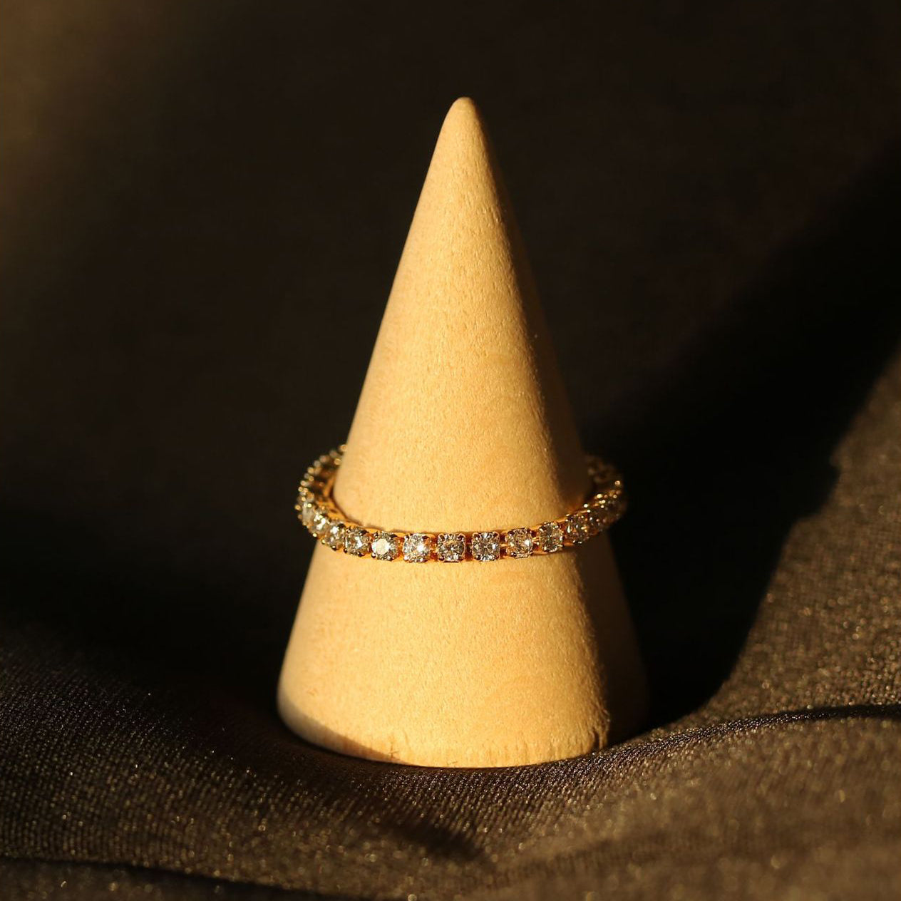 Elegant Zircon Chain Ring