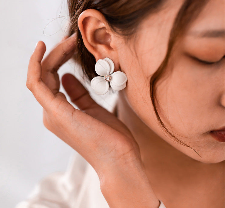 Elegant And Sophisticated Flower Silver Needle Earrings